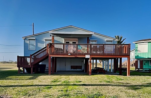 Bermuda Beach Casa | Flip Flop Beachside | Community Pool & Beach Access!