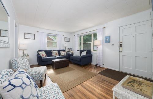 South Haven Casa | Flip Flop Cottage - Cute and comfortable cottage located just three blocks from Lake Michigan!