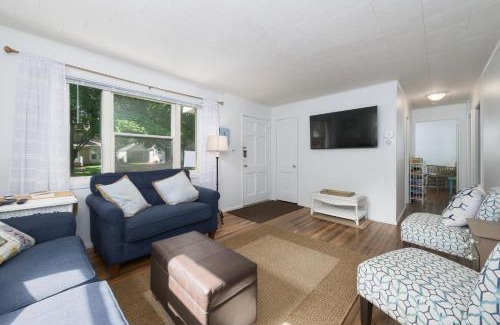 South Haven Casa | Flip Flop Cottage - Cute and comfortable cottage located just three blocks from Lake Michigan!