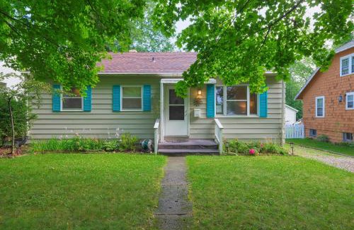 South Haven Casa | Flip Flop Cottage - Cute and comfortable cottage located just three blocks from Lake Michigan!