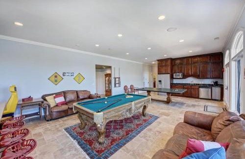 Mooresville Casa | Flip Flop Therapy by AvantStay Lakefront Home w Game Room Dock Access