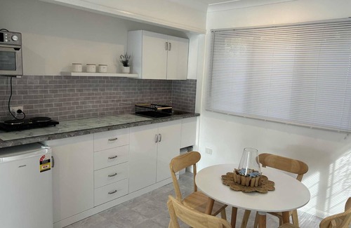 Horseshoe Bay Apartamento | Flip flops is a Family and Couple Friendly retreat with use of the Pool.