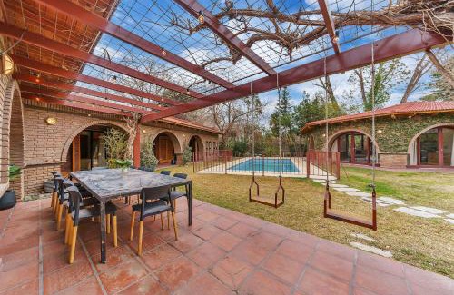 Chacras de Coria Casa | Fliphaus Wine Country Villa 20 pax 9 Bd Pool & Jacuzzi