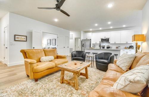 Flippin Casa | Flippin Vacation Rental Walk to White River!