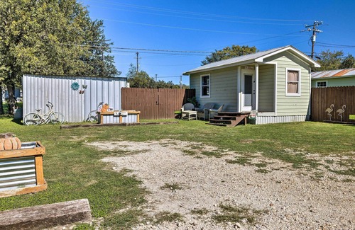 Canyon Lake Apartamento | Flirty Flamingo' Studio: 1 Mi to Canyon Lake