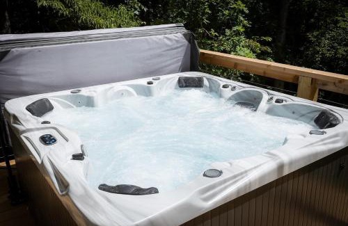 Bella Vista Chalet De Esquí | Flo Ride Chalet Hot tub Woodland viewsOn the Back 40 trail