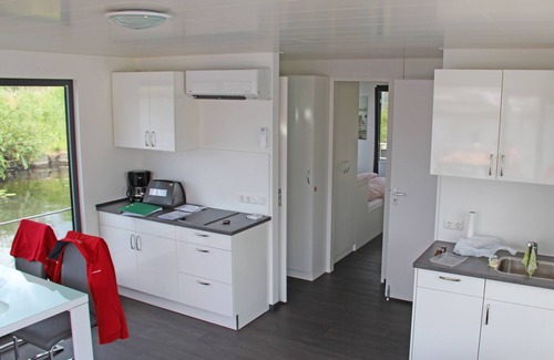 Ueckermuende Casa | Floating 44 Schwimmendes Ferienhaus für den Besonderen Urlaub auf dem Wasser