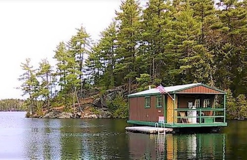 Greenville Junction Cabina | Floating Cabin on Moosehead Lake **veteran, first-responder, educator discounts*