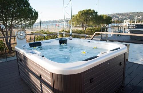 Seca Casa | Floating House Blue Moon