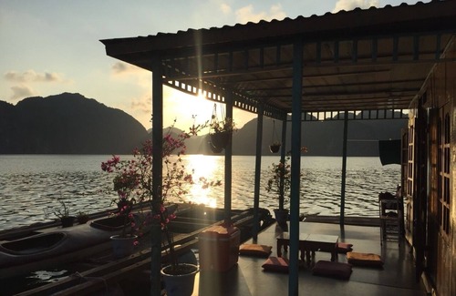 Cat Hai Cama Y Desayuno | Casa flotante, kayak gratis, saco seco y excelente experiencia de pesca.