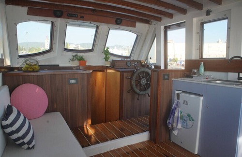 Batroun Alquiler De Eote | Floating Iris Boat in Batroun