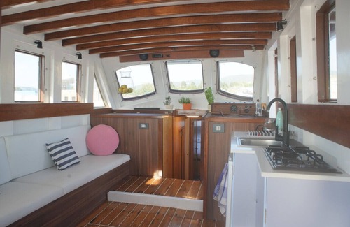 Batroun Alquiler De Eote | Floating Iris Boat in Batroun
