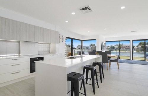 Port Macquarie Casa | Floating on the Canals - 80 Commodore Cres
