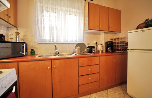 Almyrida Apartamento | Floor apartment with superb roof terrace, next to Almirida sandy beach