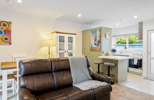 Epsom Casa | Flora and Fauna Unit with garden and deck