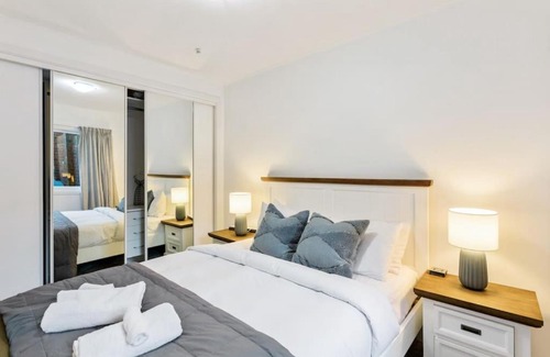 Epsom Casa | Flora and Fauna Unit with garden and deck