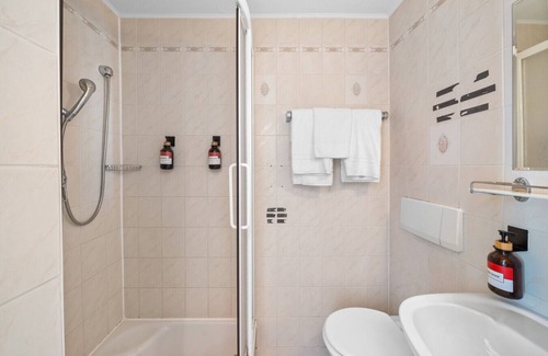 Schottenfeld Apartamento | Flora Collections - Studio room with shared kitchen