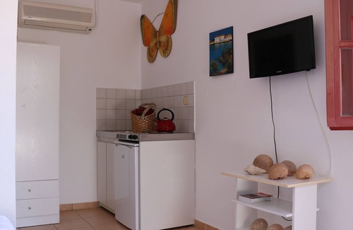 Adamas Apartamento | Flora's Red Studios