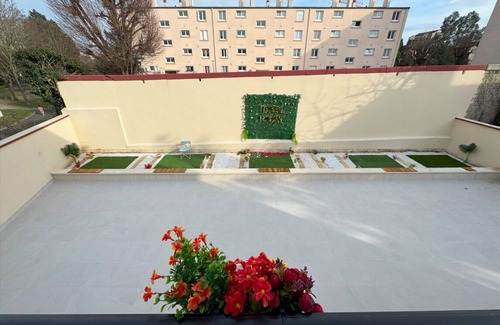 Le Bourget Apartamento | Floral House
