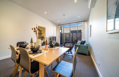 Adelaide Central Business District Apartamento | Floral on Frew 2BR Staycation CBD WiFi