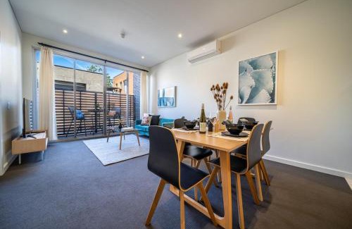 Adelaide Central Business District Apartamento | Floral on Frew 2BR Staycation CBD WiFi
