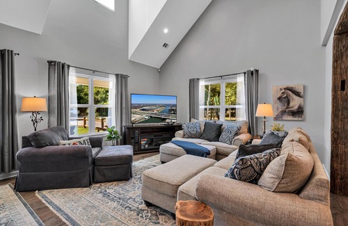 Waco Casa | Florence Family Farmhouse Retreat