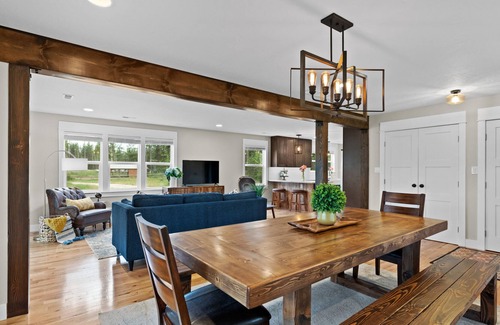 Florence Casa | Florence Farmhouse | Scenic Location | ♛ King & Queen Beds