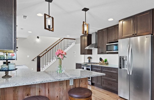 Florence Casa | Florence Farmhouse | Scenic Location | ♛ King & Queen Beds