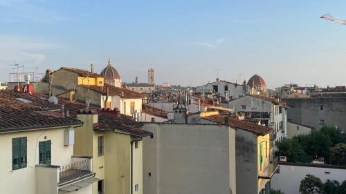San Lorenzo Casa | Florence Swallow balcony