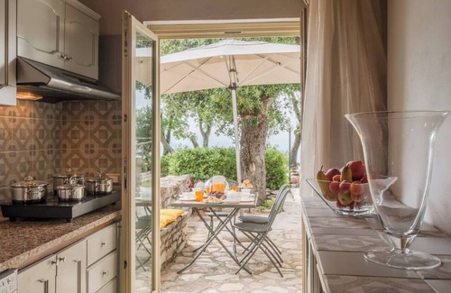 Monsummano Terme Villa | Florence & Tuscany. Pool, jacuzzi, parking and... relax