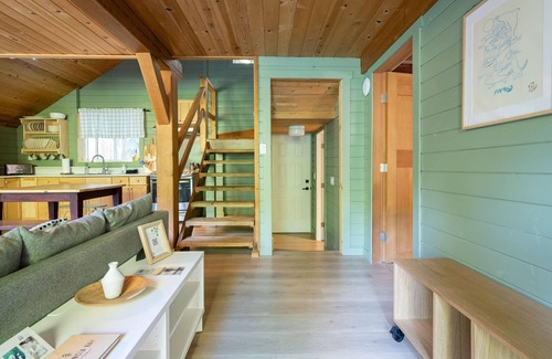 Ucluelet Cabina | Florencia Bay I Elegant Rustic I Hot Tub I Fireplace