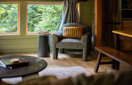 Ucluelet Cabina | Florencia Bay I Elegant Rustic I Hot Tub I Fireplace