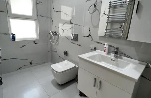 Tirana Apartamento | Florents 1-Bd Villa, free parking and garden