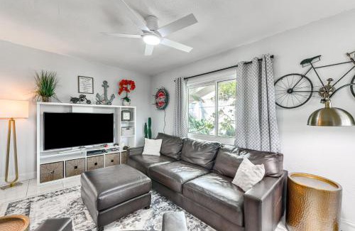 Pinellas Park Casa | Florida Gem on St Petersburg Border Serene Patio