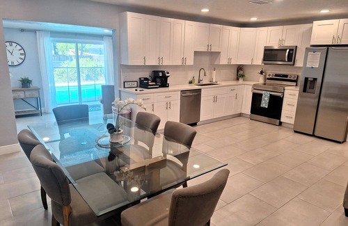Sebastian Highlands Casa | 🍹🌞 Florida Getaway! New Pool Heater, Fenced Yard,Close to River and Beaches!