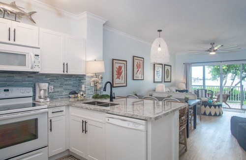 Marathon Casa | Florida Keys Paradise Getaway | Private Beach Club Access | Spectacular Sunsets