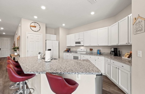 Braden River Casa | Florida Retreat Home w Fast-wifi Patio King Bed