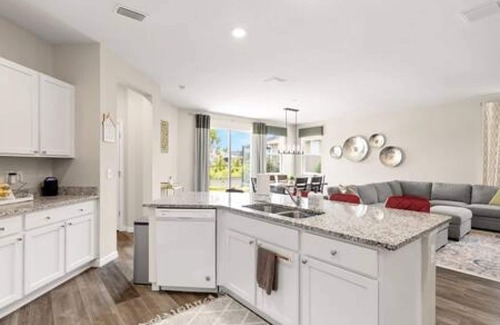 Braden River Casa | Florida Retreat Home w Fast-wifi Patio King Bed