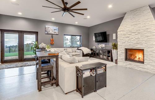 Lake George Casa | Florissant Home with Hot Tub, Putting Green and Views!