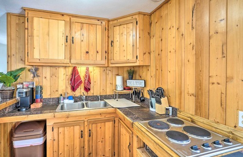 Florissant Apartamento | Florissant Studio: 3 Mi to Fossil Beds Nat'l Park!