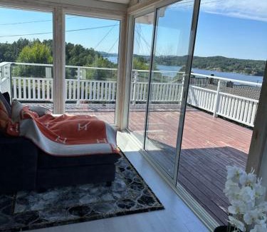 Arendal Casa | Flott sørlandshus ved sjøen leies ut