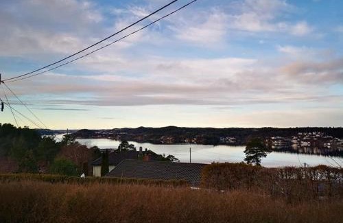 Arendal Casa | Flott sørlandshus ved sjøen leies ut
