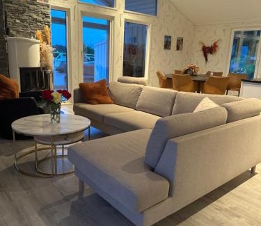 Arendal Casa | Flott sørlandshus ved sjøen leies ut