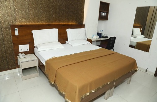 Malviya Nagar Hotel | Flourish Stay Saket near Max Hospital