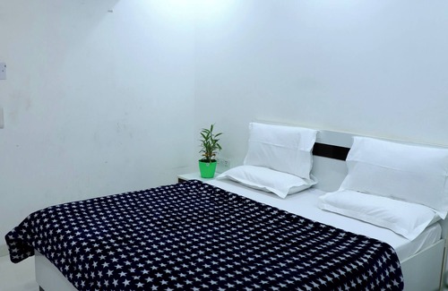 Malviya Nagar Hotel | Flourish Stay Saket near Max Hospital