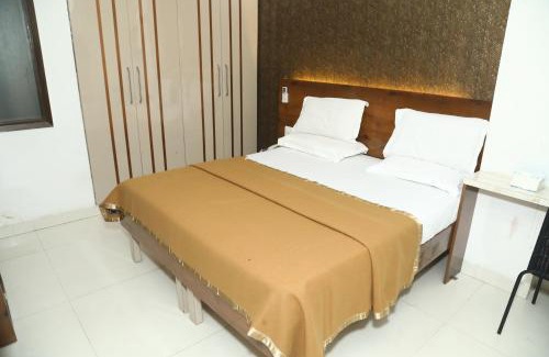 Malviya Nagar Hotel | Flourish Stay Saket near Max Hospital