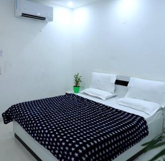 Malviya Nagar Hotel | Flourish Stay Saket near Max Hospital