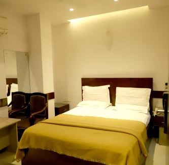 Malviya Nagar Hotel | Flourish Stay Saket near Max Hospital
