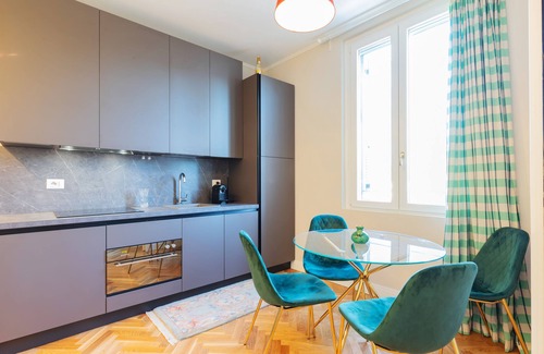 Centro Direzionale Apartamento | Flower APT vicino stazione treno e metro