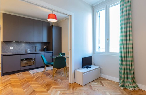 Centro Direzionale Apartamento | Flower APT vicino stazione treno e metro